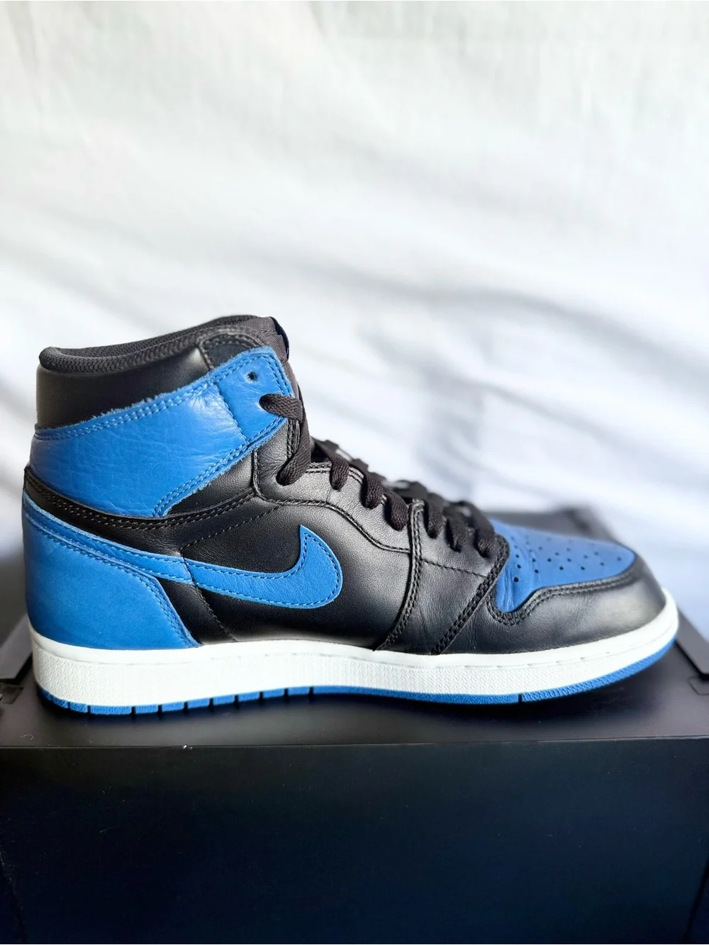 AUTHENTIC Jordan 1 Retro High OG Royal size 10 555088-007 2017 PRE-OWNED